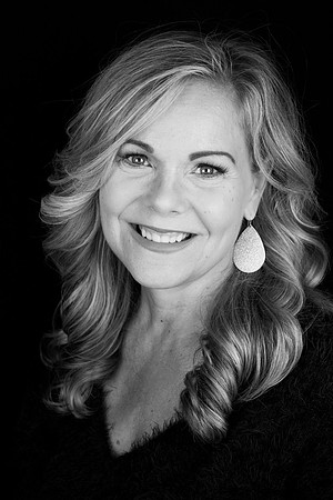 Robyne Indoor Headshots-2