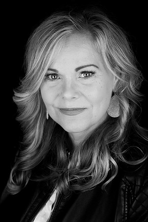 Robyne Indoor Headshots-42